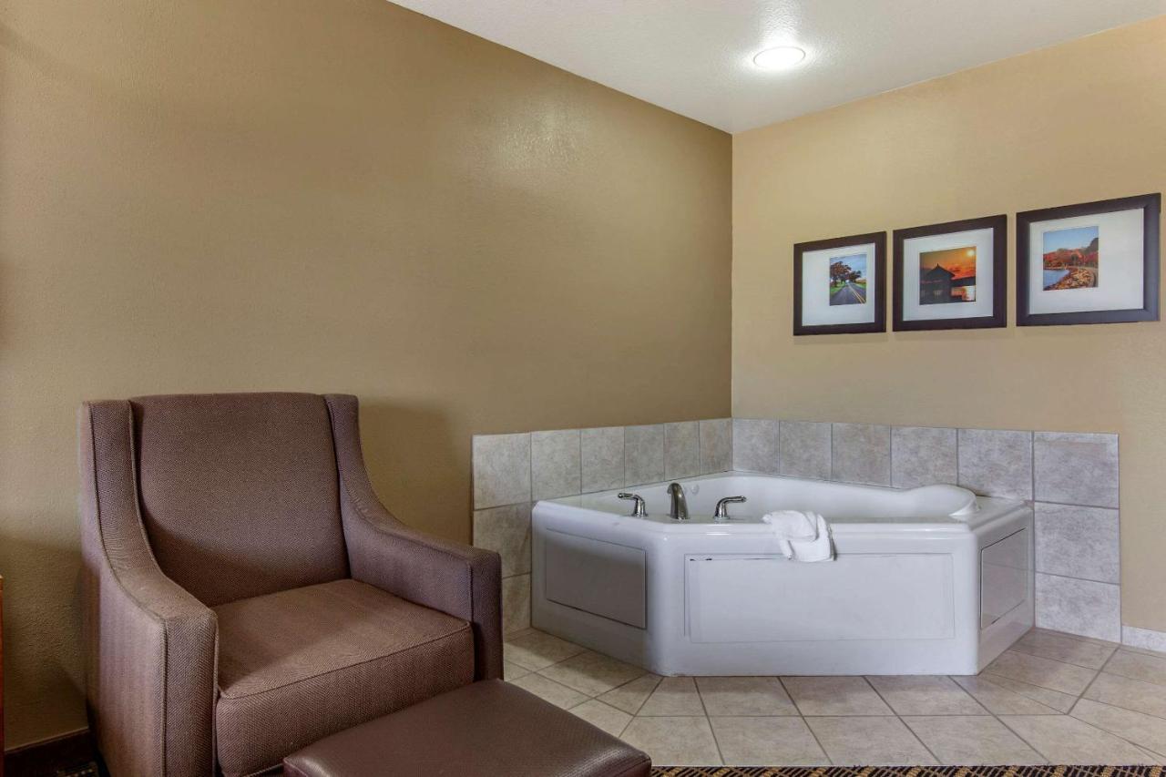 Comfort Suites Delavan - Lake Geneva Area Экстерьер фото