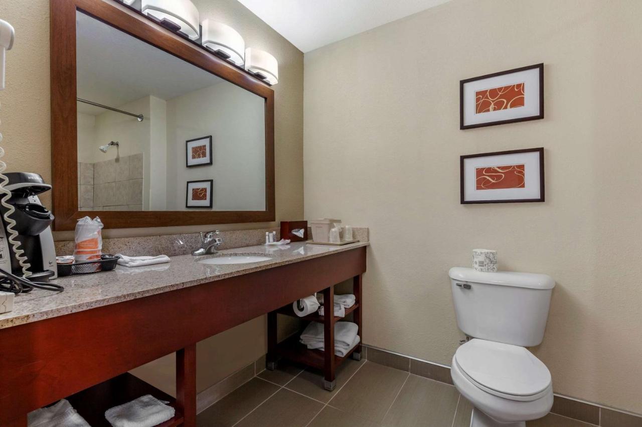 Comfort Suites Delavan - Lake Geneva Area Экстерьер фото