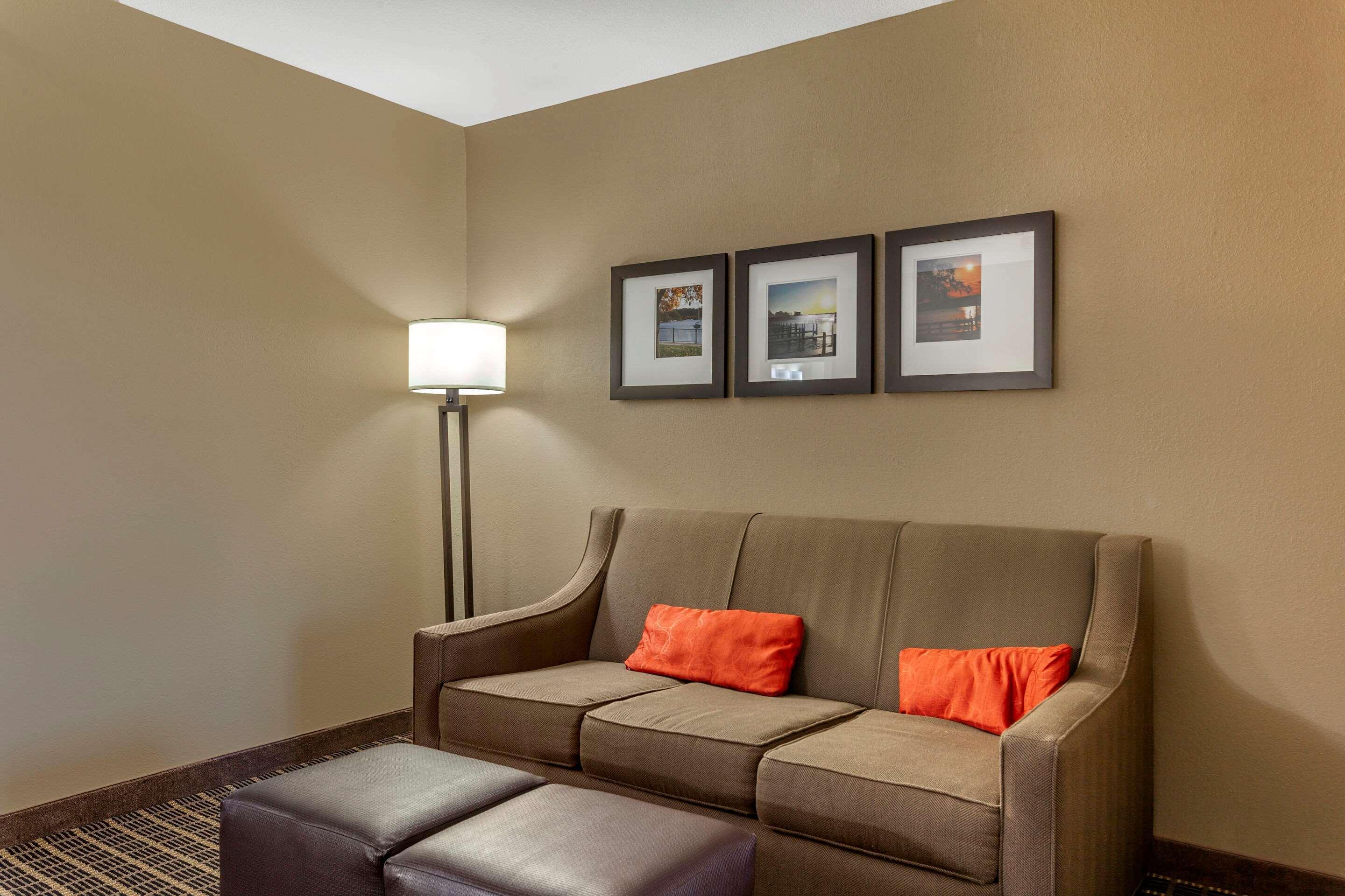 Comfort Suites Delavan - Lake Geneva Area Экстерьер фото