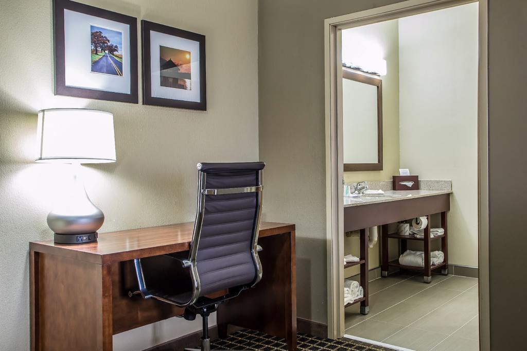 Comfort Suites Delavan - Lake Geneva Area Экстерьер фото