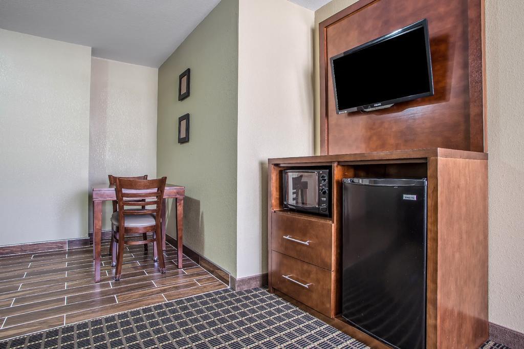 Comfort Suites Delavan - Lake Geneva Area Экстерьер фото