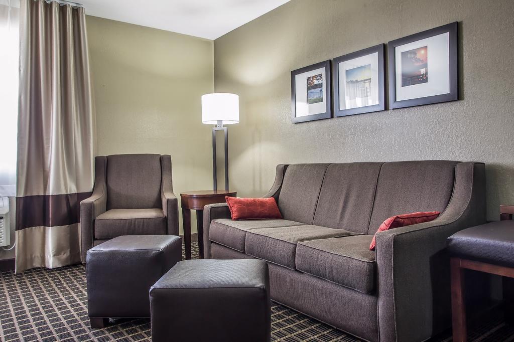 Comfort Suites Delavan - Lake Geneva Area Экстерьер фото