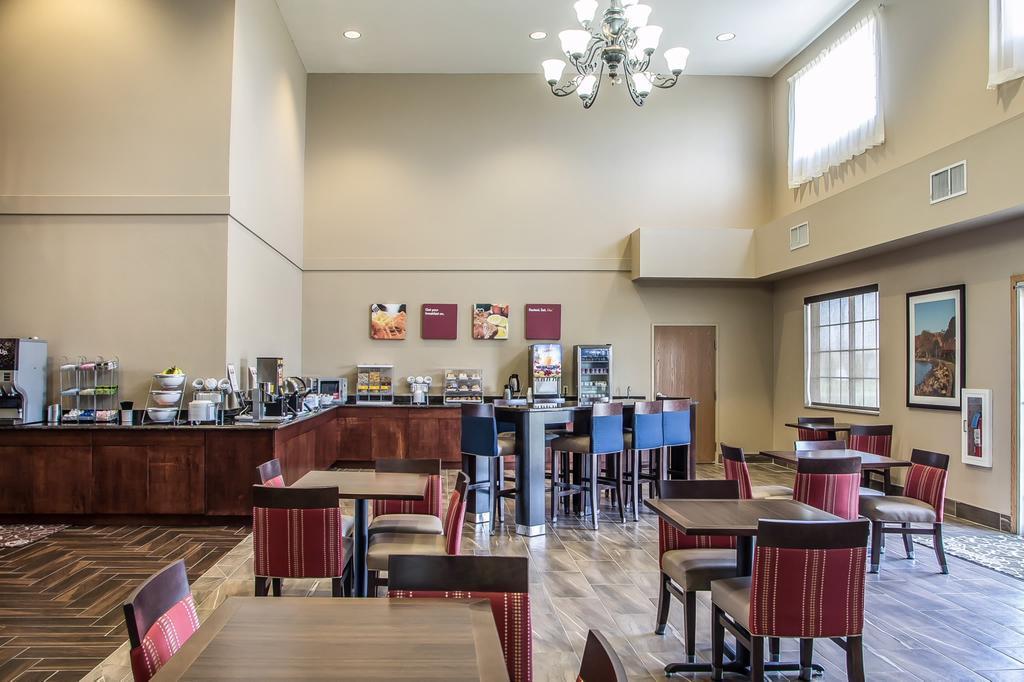 Comfort Suites Delavan - Lake Geneva Area Экстерьер фото