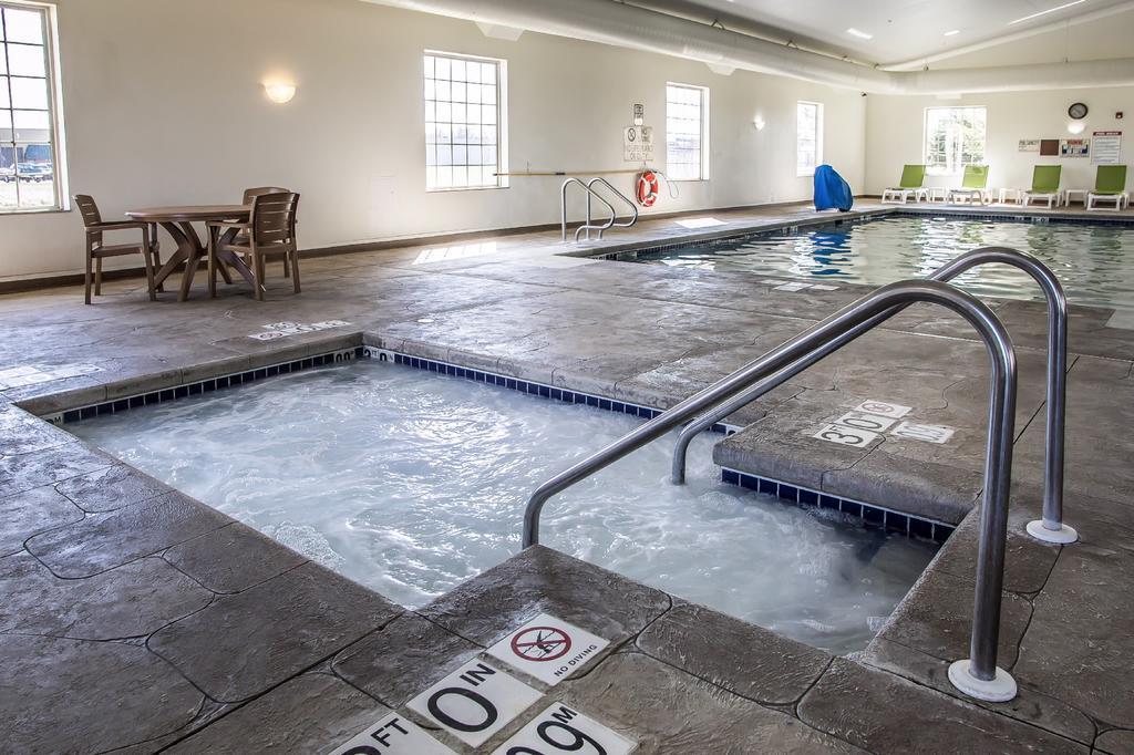 Comfort Suites Delavan - Lake Geneva Area Экстерьер фото
