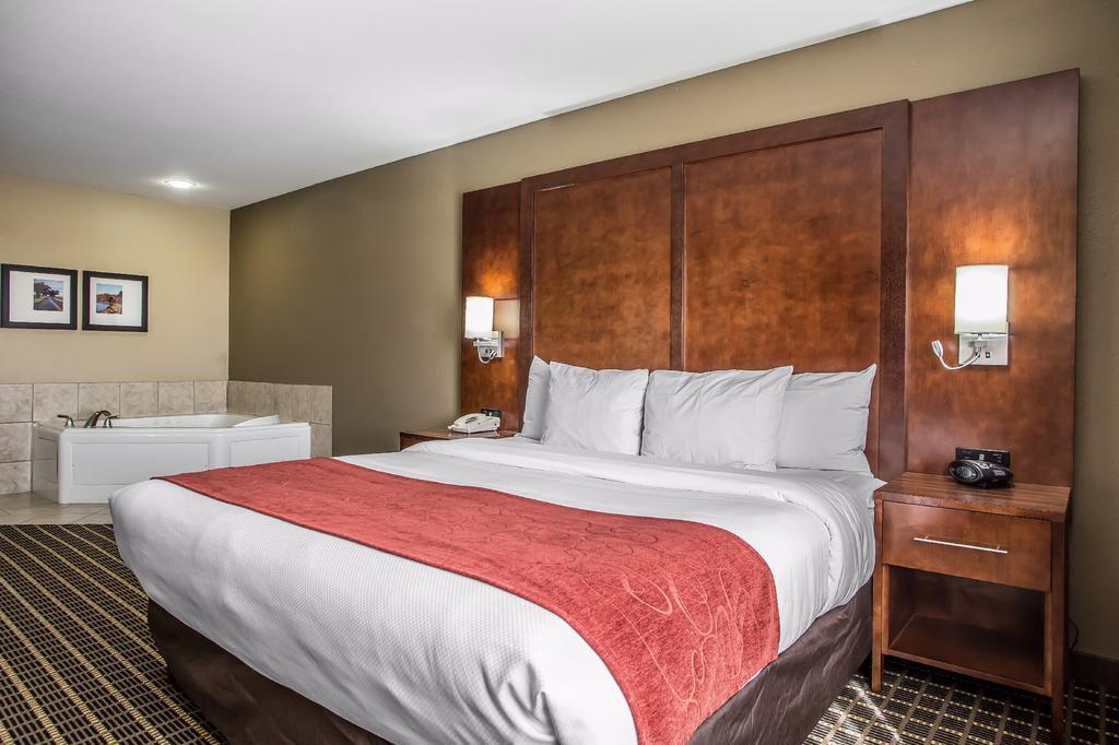Comfort Suites Delavan - Lake Geneva Area Экстерьер фото