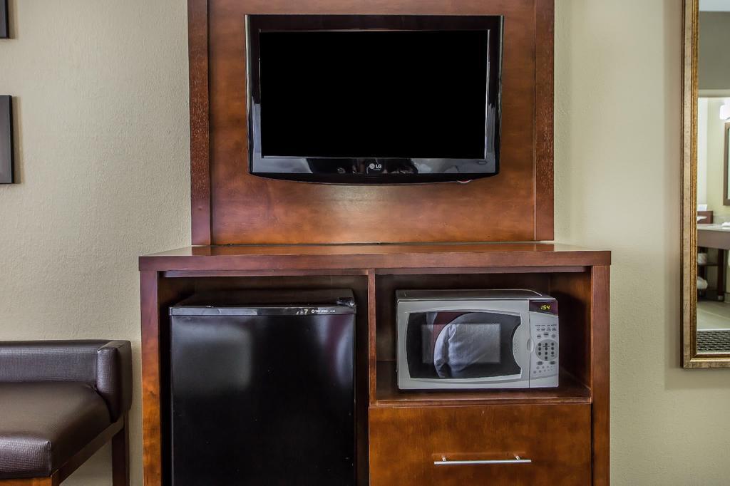 Comfort Suites Delavan - Lake Geneva Area Экстерьер фото