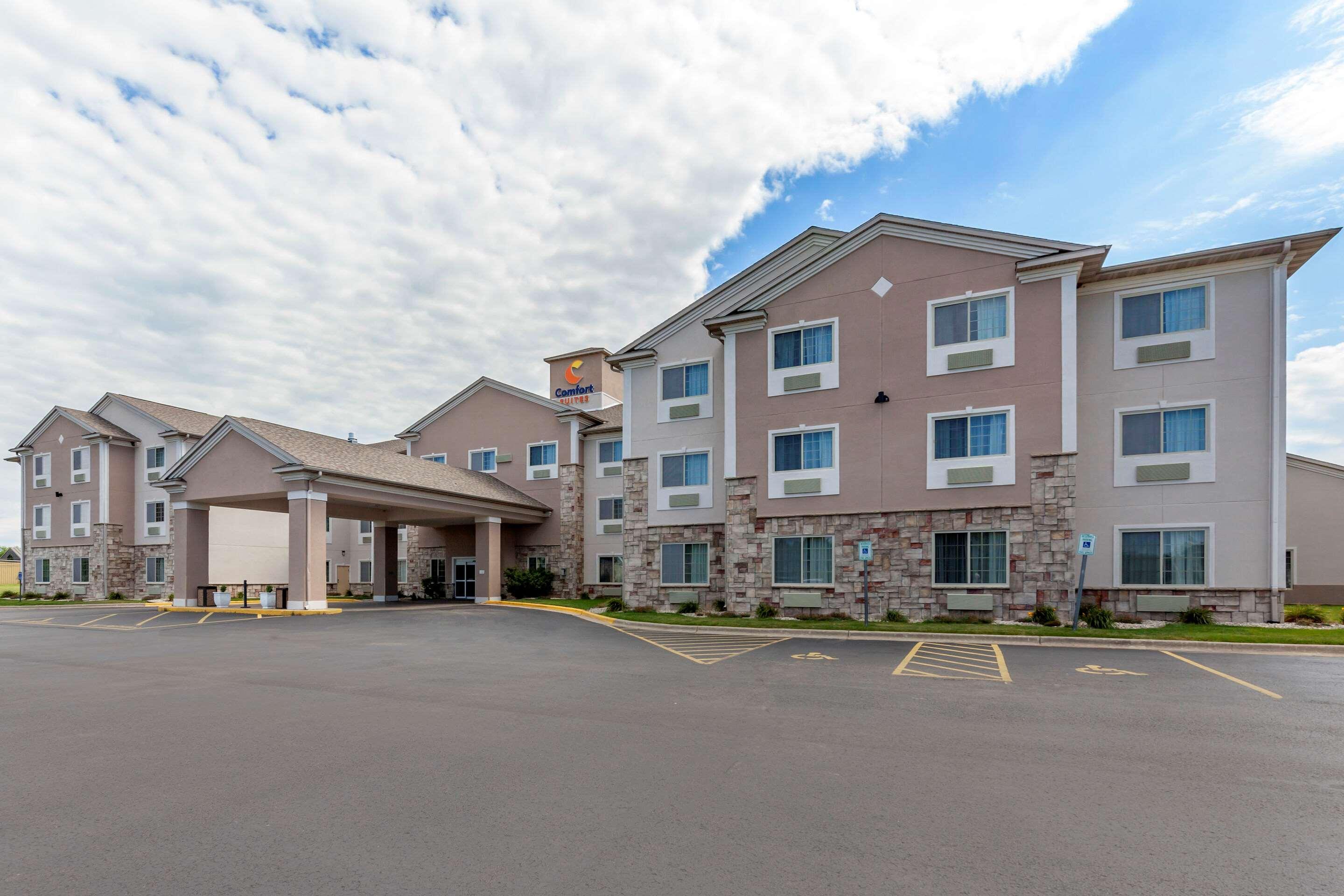 Comfort Suites Delavan - Lake Geneva Area Экстерьер фото