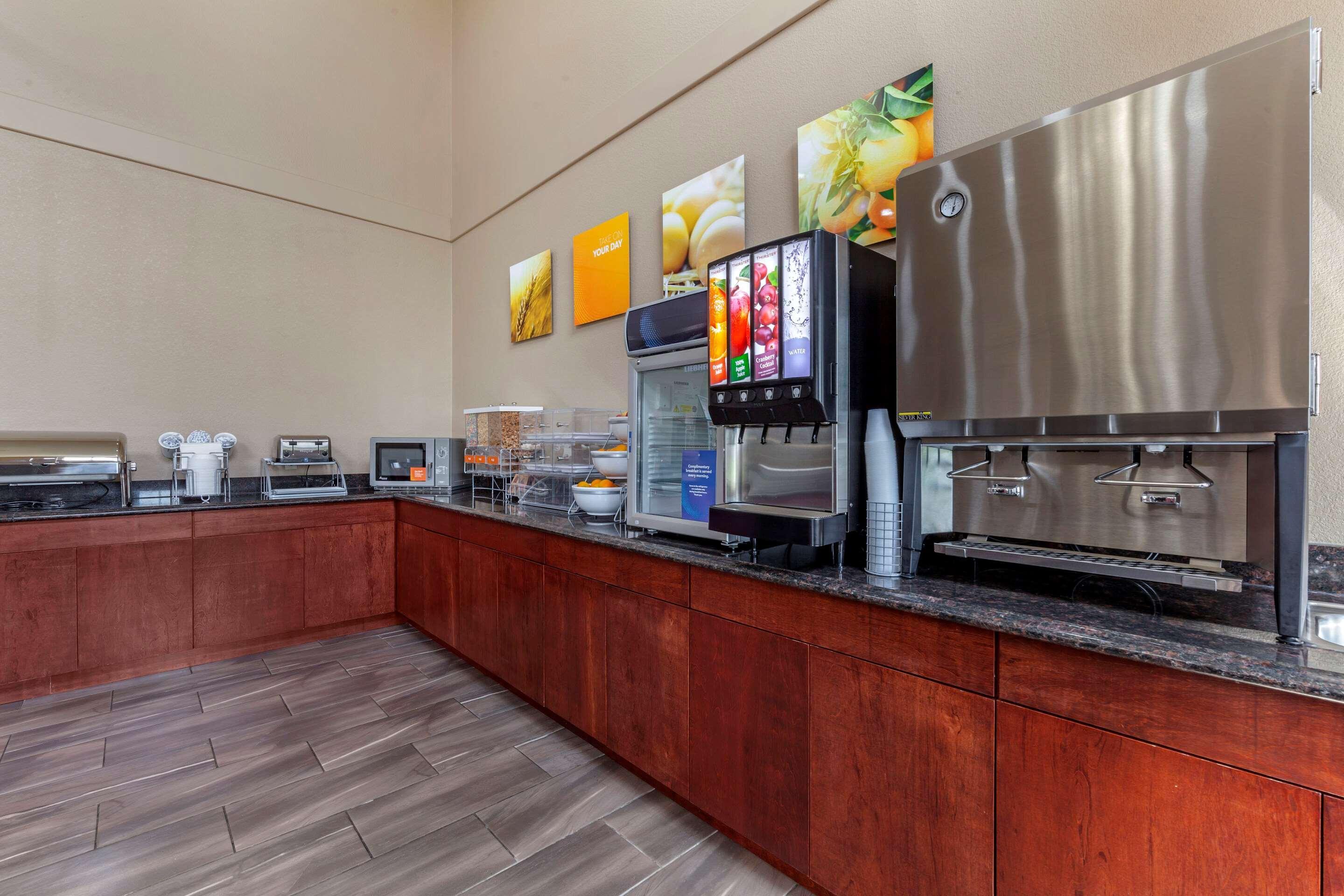 Comfort Suites Delavan - Lake Geneva Area Экстерьер фото